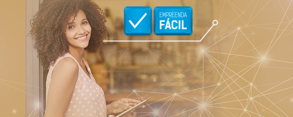 Mulher ao lado do logo do Empreenda Fácil