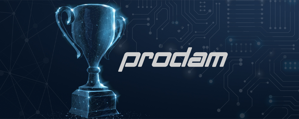 Troféu ao lado do logo da Prodam