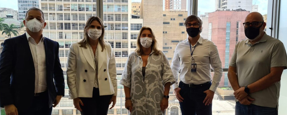 Na foto, a partir da esquerda: Johann Dantas, Letícia Batistela, Débora Roesler, Antonio Celso de Paula Albuquerque Filho e o assessor da diretoria Carlos Alberto da Silva.