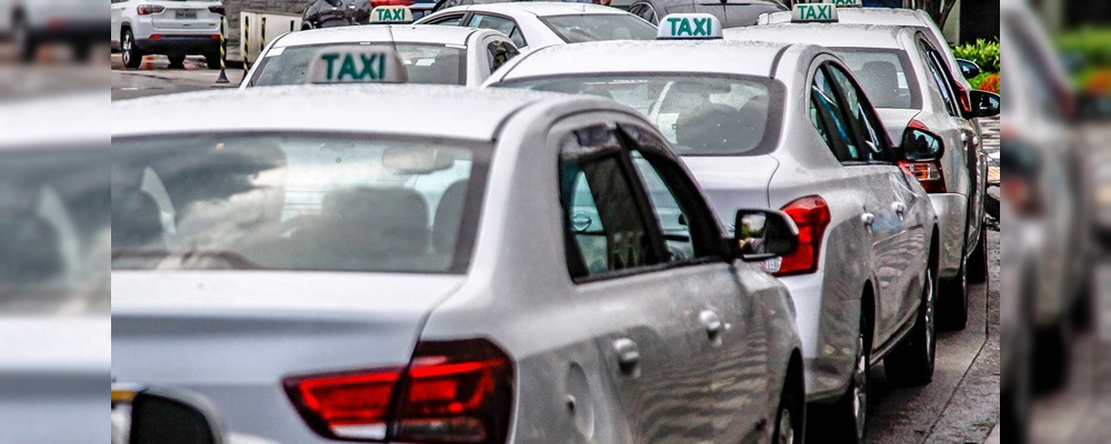 fila de táxis em São Paulo