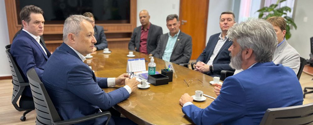 Johann Dantas, Igor Batller e Yeso Amalfi em reunião no CIASC_foto_assessoria_CIASC