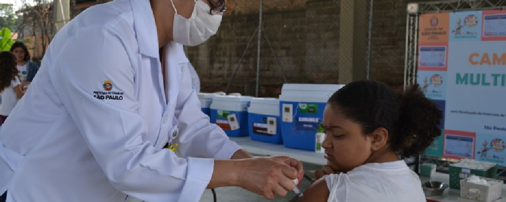 imagem de criança sendo vacinada_foto secom