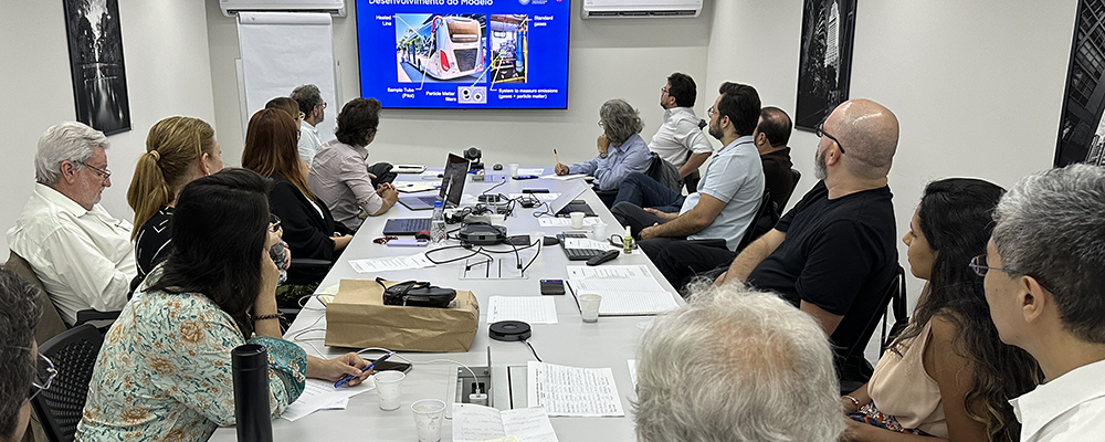 equipes da Prodam, Inspira Sampa e Seclima durante reunião do Carbonometro