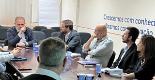 secretário Marcelo D'Angelo durante reunião na Prodam