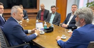 Johann Dantas, Igor Batller e Yeso Amalfi em reunião no CIASC_foto_assessoria_CIASC