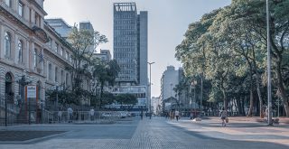 imagem do calçadão no centro da cidade